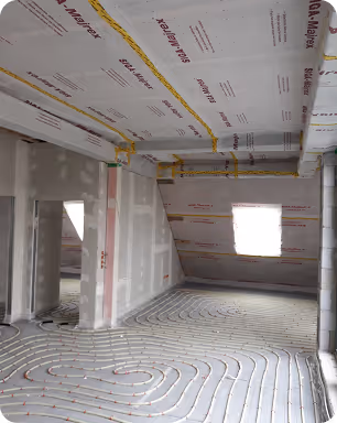 Ausbau im Dachgeschoss mit Fußbodenheizung und Dampfbremse an Wand und Dach